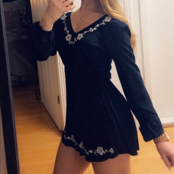 💸⬇️PRICE DROP💸Abercrombie Long Sleeves Romper - Picture 2 of 6